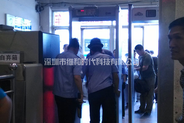 新疆烏魯木齊鐵路局8家火車站采用維和時代供應(yīng)HI-PE進口安檢門[圖文]