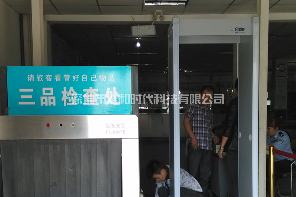 新疆烏魯木齊鐵路局8家火車站采用維和時代供應(yīng)HI-PE進口安檢門[圖文]