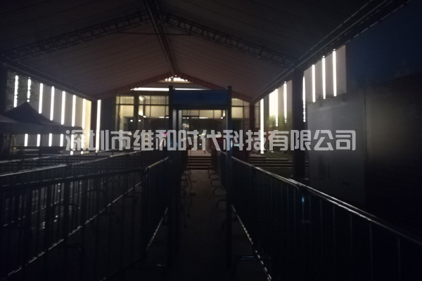 梅州國寶展采購維和時代廠家生產(chǎn)的SD-600型金屬安檢門保安全[圖]