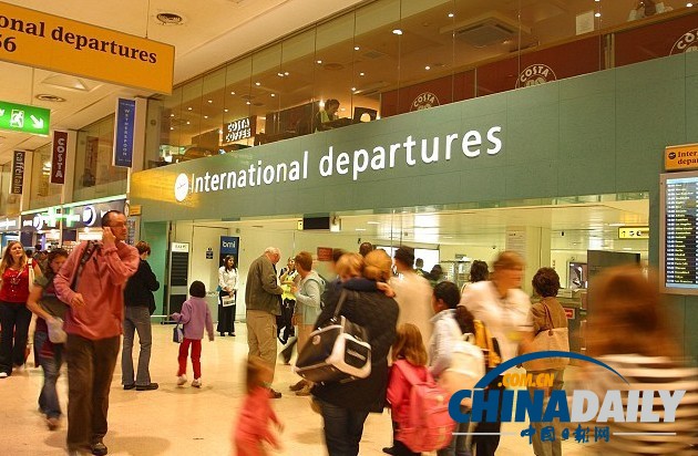英機(jī)場升級金屬探測安檢門掃描等級嚴(yán)防乳房炸彈[圖]